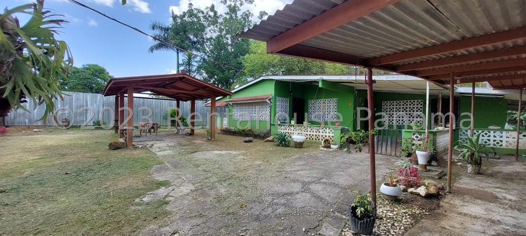Residential Land with House in Pedregal!